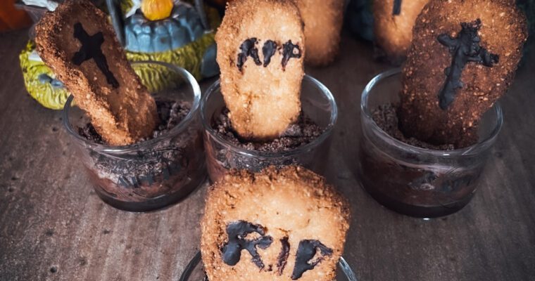 Recette Halloween 🎃👻🧟‍♀️🧟‍♂️ : cimetière mousse au chocolat et sablés